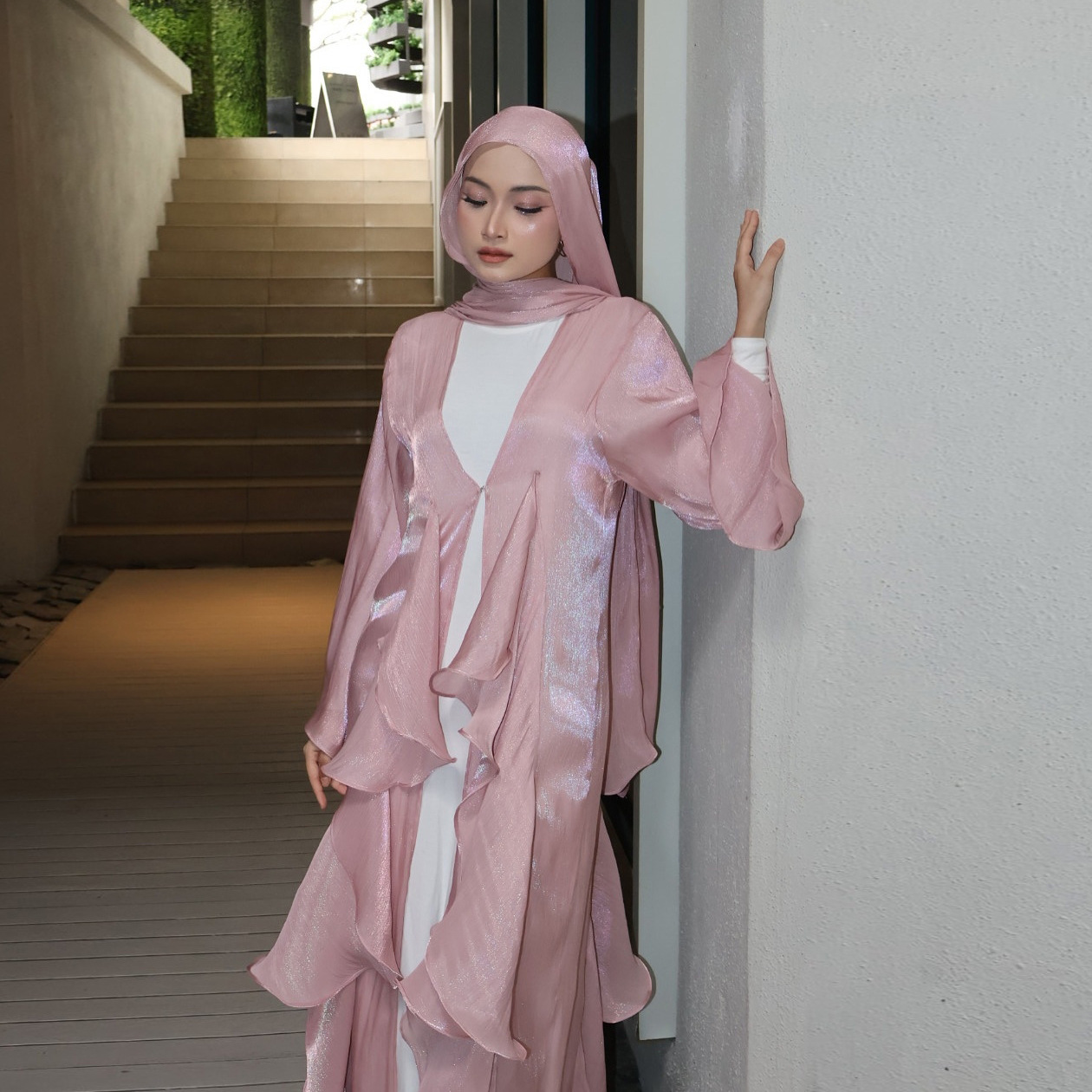 Street Fashion Dubai - ชุดเดรสยาวผ้าคลุมศีรษะแฟชั่นใหม่ประจำฤดูร้อนปี 2026 รุ่น Mq268 สีพื้น ชุดเซ็ตสองชิ้นแบบเปิดด้านหน้า